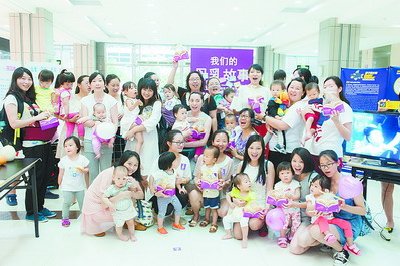 參加拍攝的志愿者合影