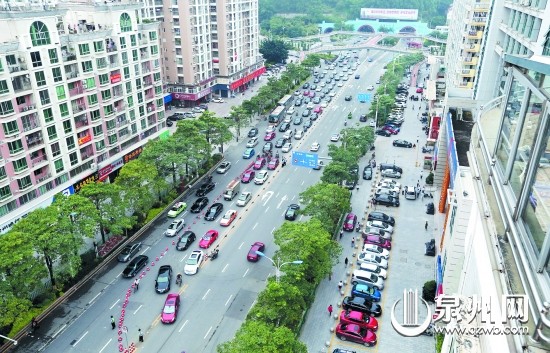 豐澤街掉頭處出現(xiàn)車輛短暫擁堵現(xiàn)象