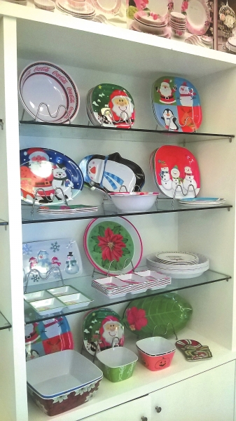 吉利展出的密胺餐具產品。