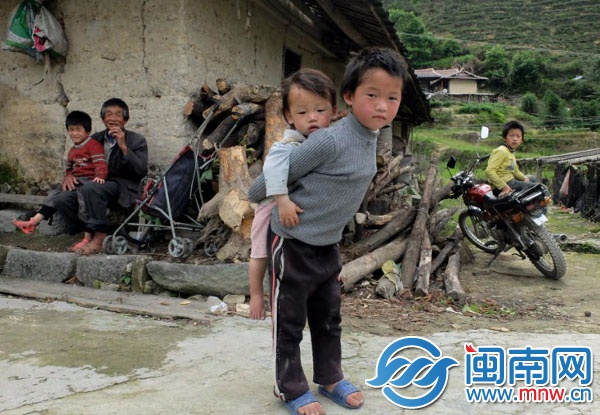 8歲的燦藝還有一個弟弟，兩個妹妹