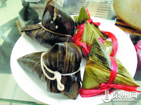 用塑料繩捆扎的粽子（右）不利健康
