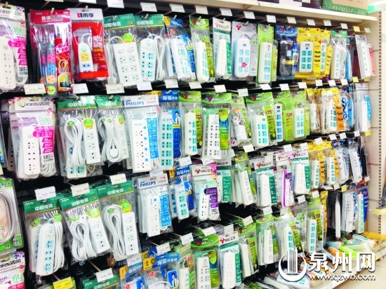 大型超市里售賣的插座品牌眾多，但都是新國標插座
