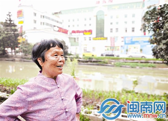 史阿婆對救起她的張寶紅很是感激