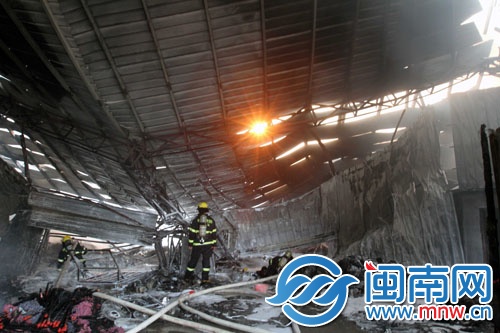 火災(zāi)后，倉庫內(nèi)被燒成廢墟