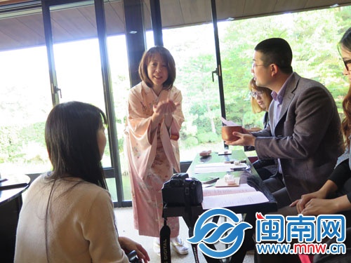 去年11月，海都觀察團(tuán)在日本體驗(yàn)茶道