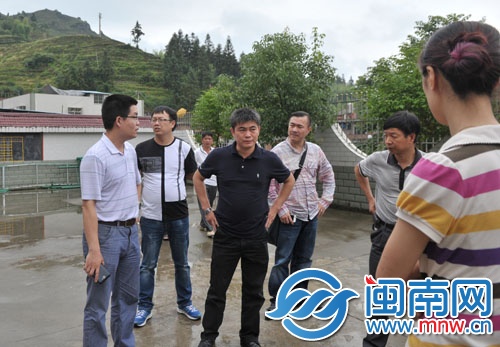 愛(ài)心企業(yè)家昨現(xiàn)場(chǎng)查看