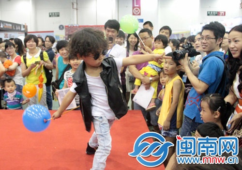 酷男走秀，萌翻場(chǎng)下觀眾