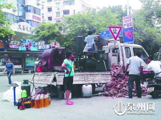 街頭現(xiàn)榨油 莫要隨便買
