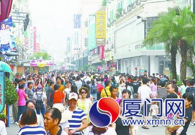 端午小長(zhǎng)假，中山路人流如潮
