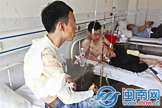 受傷的兩名男子，目前仍在醫(yī)院治療