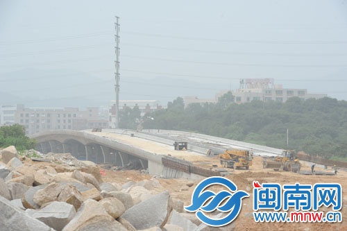跨過(guò)縣道301的高架橋