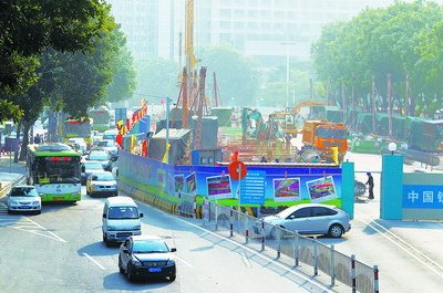 地鐵1號(hào)線(xiàn)嘉禾路蓮花路口施工現(xiàn)場(chǎng)