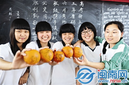 “同宿舍的姐妹們，加油！”
