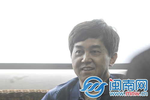 華僑大學客座教授、泉州市作家協(xié)會副主席李建民