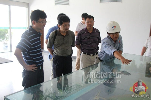 林志鵬（右二）