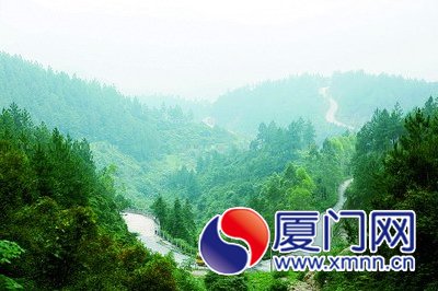 606路公交線路大部分路程是“山路十八彎”。