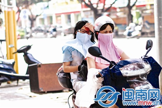 面紗很長(zhǎng)防臉又防頸