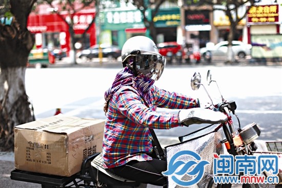 反光的遮光面罩，酷味十足