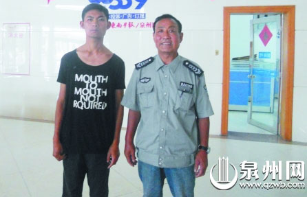 將撿到的學(xué)員檔案交給記者和民警后，徐長云父子終于