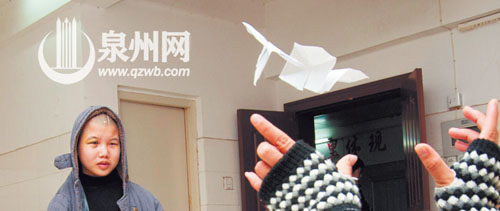 因?yàn)橛辛松鐣?huì)的關(guān)注，愛心在孩子們的童年和童心里放