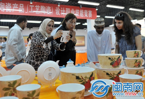阿拉伯國(guó)家來(lái)賓對(duì)瓷器產(chǎn)生濃厚興趣