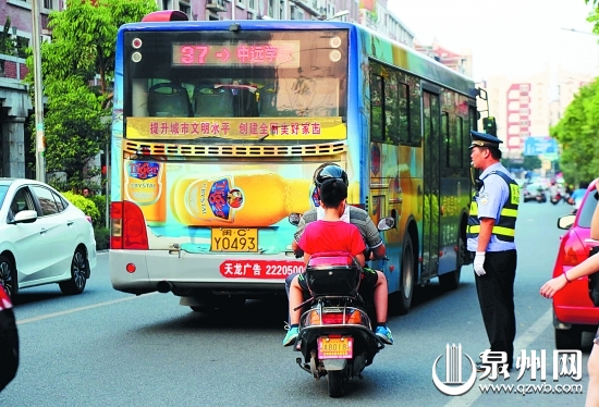 管理時(shí)緊時(shí)松，助長(zhǎng)電動(dòng)車闖入機(jī)動(dòng)車道