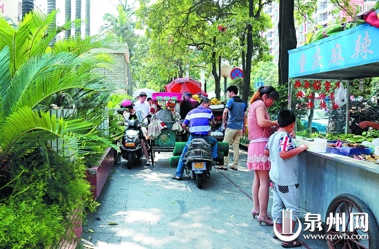 市區(qū)兒童醫(yī)院門口長期存在的占道經(jīng)營影響電動車通行