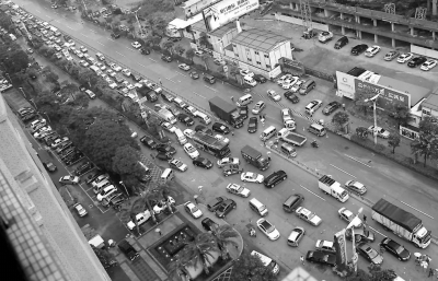 省道308線南環(huán)路泉州往南安方向堵車近一公里