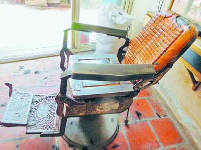 百年老椅的扶手變得油光發(fā)亮