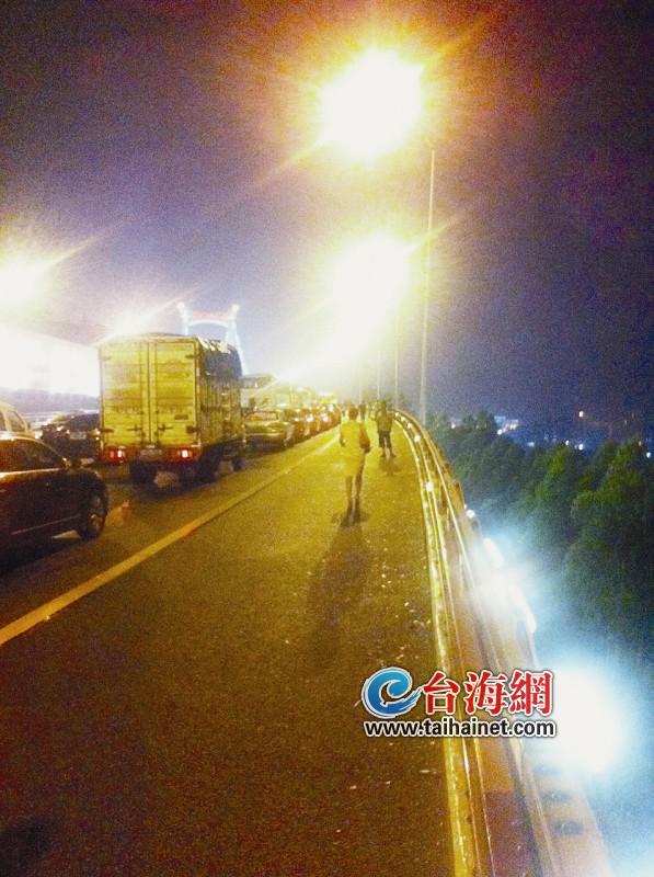 海滄大橋堵2個多小時