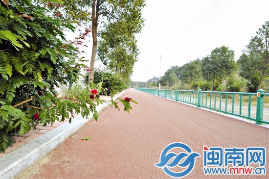 桃花山公園建有自行車道，如果能租賃自行車，居民鍛