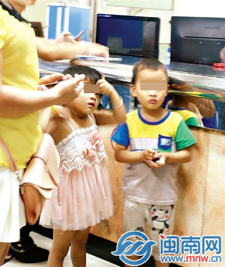 派出所里，這對表姐弟終于等來家人