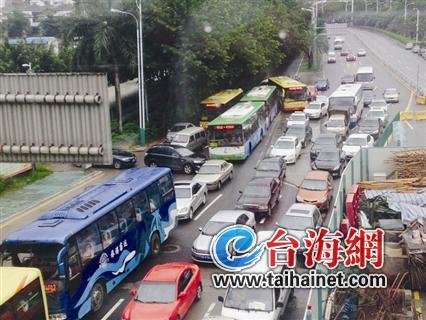 海滄大橋堵車兩個(gè)多小時(shí)