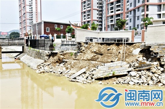洗衣房坍塌現(xiàn)場，附近村民已重回北渠洗衣