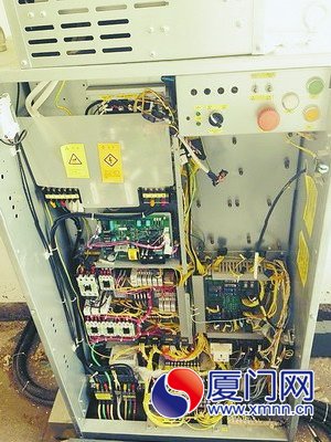 電梯主板被拆走，整臺(tái)電梯沒(méi)了“心臟”。