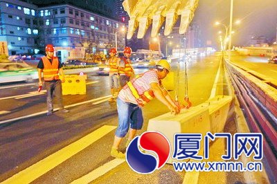 今日零時(shí)許，工人開始進(jìn)行圍擋設(shè)置