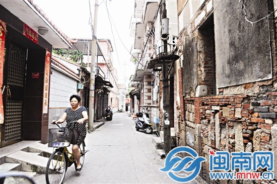 在孫開華離開后，新街又恢復了小巷的模樣