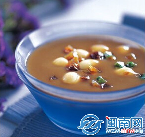 一碗冰糖蓮子綠豆沙，清涼一夏