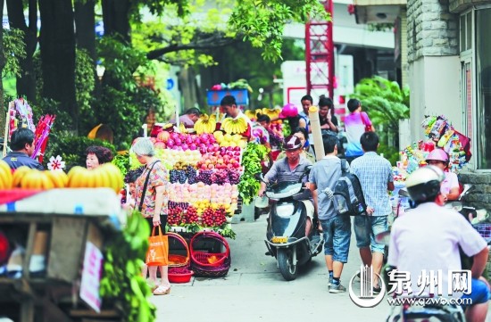 豐澤街市兒童醫(yī)院門口的非機(jī)動(dòng)車道被占道經(jīng)營