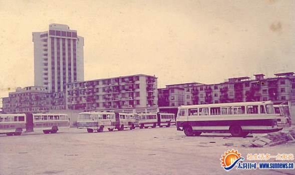 上世紀(jì)九十年代的湖濱中路64號(hào)。公交集團(tuán) 供圖