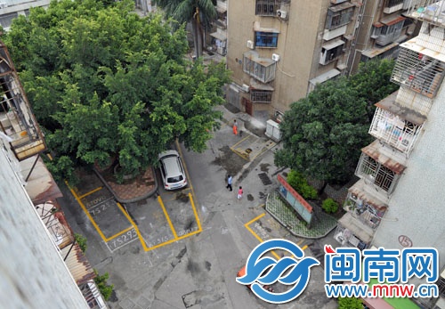 重新規(guī)劃停車(chē)位，將多余空間利用起來(lái)