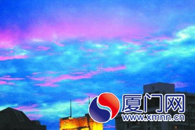 天邊的一抹紅霞美如“油畫”