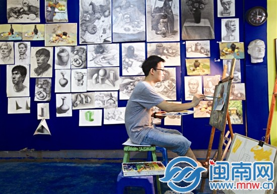 由于期末考逼近，一些藝考生暫緩練習(xí)，昨天只有一名