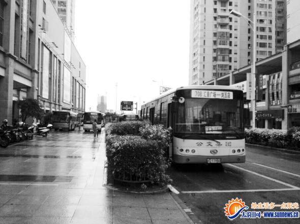 翔安公交“兼職”當(dāng)校車 沿線村民出行遇難題