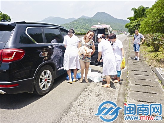 永春媽媽高速路上生下男嬰
