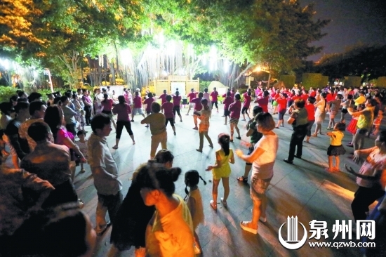 西湖公園各群眾團(tuán)體各有“地盤”