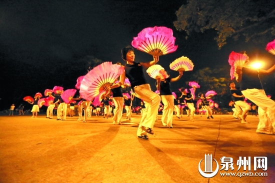 不少廣場舞團(tuán)隊已頗具規(guī)模