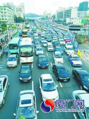 昨日早高峰期間的仙岳路江頭建材城附近交通狀況