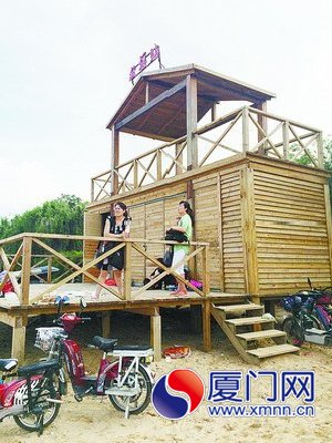 五緣灣救援站新蓋的小木屋大門(mén)緊鎖