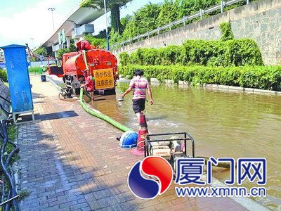 成功大道雙浦路下穿通道出現(xiàn)積水成功大道雙浦路下穿